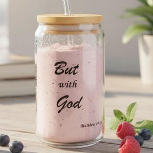 Vaso para café helado con versículo bíblico Mateo 19:26 Pero con Dios Vaso con tapa de bambú cristiano Regalo inspirador de fe