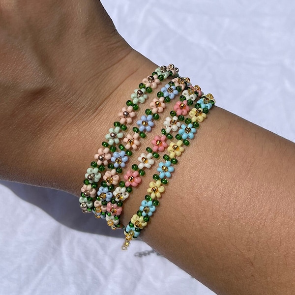 Daisy Flower Bracelet | Beaded Daisy Bracelet | Special Gift For Her | Mothers Day Gift | Friendship Bracelets | Handmade Bracelet