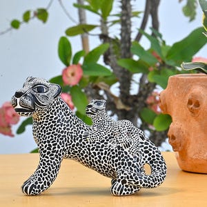 5.30&quot; Jaguar with her Cub,Wite Jaguare,Mdium Jaguar,Medium Figures,Clay Jaguar,Handmade Jaguar,Sculpted Clay,FolkArt