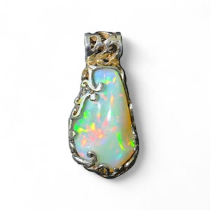 Opal Pendant,Ethiopian Pendant,Silver Pendant,Ethiopian Jewelry,Sterling Silver.925,Ethiopian Opal,Handmade Jewelry,Light Jewel,Gem Quality