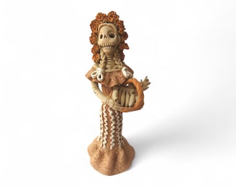 Catrina de barro, figuras de Catrina, Catrina mexicana, mulher esqueleto, Catrina com flores, Catrina com frutas, Catrina feita à mão, mitologia mexicana