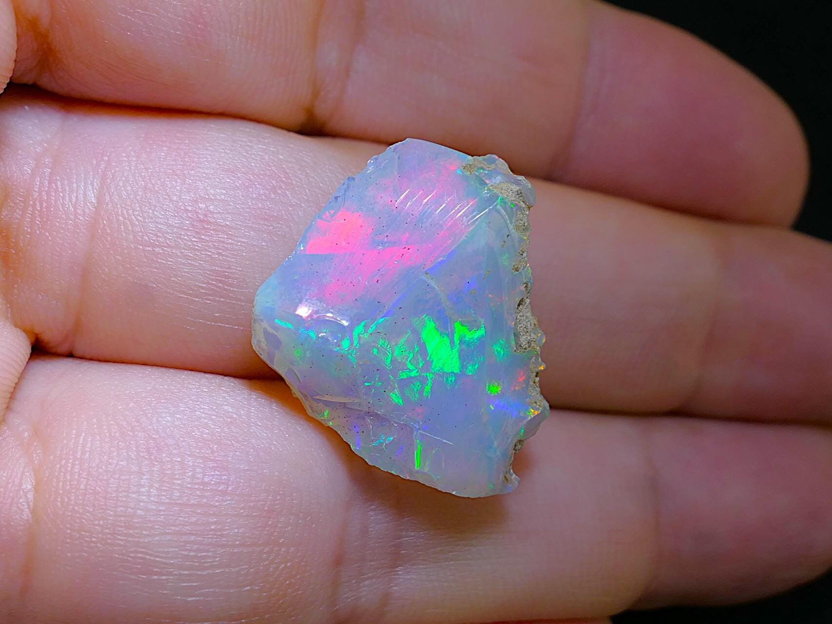Opale Naturelle D'Éthiopie 4,56 Carats, Blanche Et Multicolore, Taille Ovale, Rare