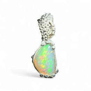 Opal Pendant,Ethiopian Pendant,Silver Pendant,Ethiopian Jewelry,Sterling Silver.925,Ethiopian Opal,Handmade Jewelry,Light Jewel,Gem Quality