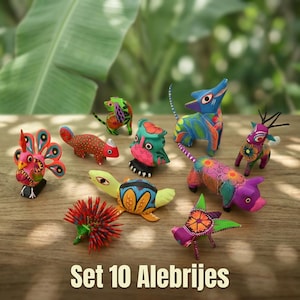 Juego de 10 mini alebrijes de madera surtidos, arte popular oaxaqueño pintado a mano.