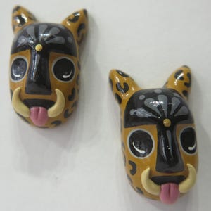 Brincos de onça, brincos de papelão, brincos de animais, brincos pequenos, onça pequena, onça de papelão, onça feita à mão, arte popular