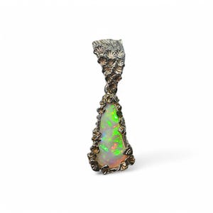 Opal Pendant,Ethiopian Pendant,Silver Pendant,Ethiopian Jewelry,Sterling Silver.925,Ethiopian Opal,Handmade Jewelry,Light Jewel,Gem Quality