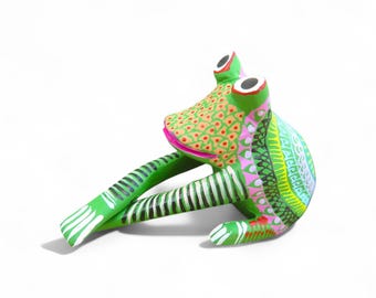 Alebrije Colorido. Artanía Mexicana De Madera Pintada A Mano En Forma Caballo Con Alas Sobre Fondo Blanco Oaxaca México Image272394766