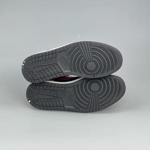 Zapatillas de baloncesto Nike Air Jordan 1 Retro Low negras y rojas para hombre, talla US 9.5 (2014). imagen 8