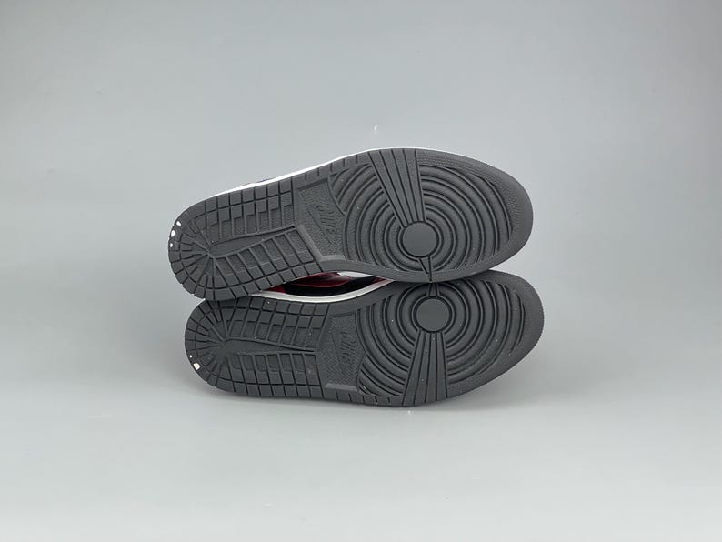 Zapatillas de baloncesto Nike Air Jordan 1 Retro Low negras y rojas para hombre, talla US 9.5 (2014). imagen 8