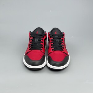 Puede incluir: Un juego de tres tazas de cer&aacute;mica con un acabado mate moteado. Cada taza presenta un color diferente: azul claro, crema y gris. Las tazas tienen un dise&ntilde;o simple y moderno, perfectas para caf&eacute; o t&eacute;.