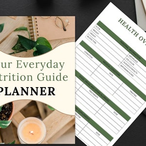 Può includere: Un planner di panoramica sanitaria stampabile verde e bianco con sezioni per informazioni personali, condizioni mediche, allergie alimentari e integratori. Il planner ha un titolo che recita "Panoramica sanitaria".