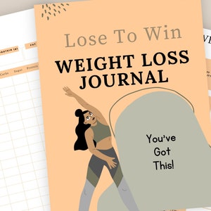 Może przedstawiać: Dziennik odchudzania z różową okładką i kreskówkową ilustracją kobiety ćwiczącej. Tekst na okładce brzmi "Lose To Win Weight Loss Journal" i "You've Got This!"