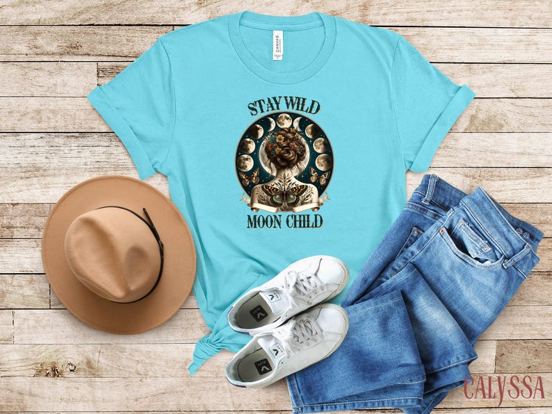 Camiseta infantil Stay Wild Moon, sudadera bohemia con arte de las fases lunares, sudadera con capucha de mariposa cósmica, camiseta de la diosa lunar celestial, regalo para amantes de la astrología imagen 4