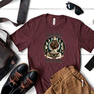 Camiseta infantil Stay Wild Moon, sudadera bohemia con arte de las fases lunares, sudadera con capucha de mariposa cósmica, camiseta de la diosa lunar celestial, regalo para amantes de la astrología imagen 7