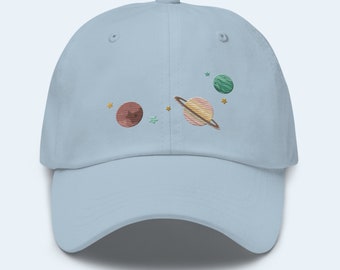 Casquette brodée planètes, casquette brodée bleu ciel, casquette planètes, casquette brodée planètes