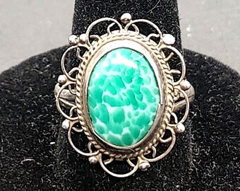Vintage 1950s Navajo Ring | Sterling Silver Deep Green Peking Glass Filigree | Marked Gordimer, Size 6 | Southwest Jewelry Gift