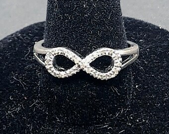 Sterling Silver Diamond Infinity Ring | 1/10 ct TW, Size 7