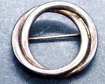 1950s Sterling Silver Interlocking Circle Brooch | Dark Patina Modernist Pin