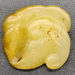Qing Dynasty Mutton Fat Jade Pendant - Antique Carved Nephrite Fish/Stingray Charm - Genuine 19th Century Art