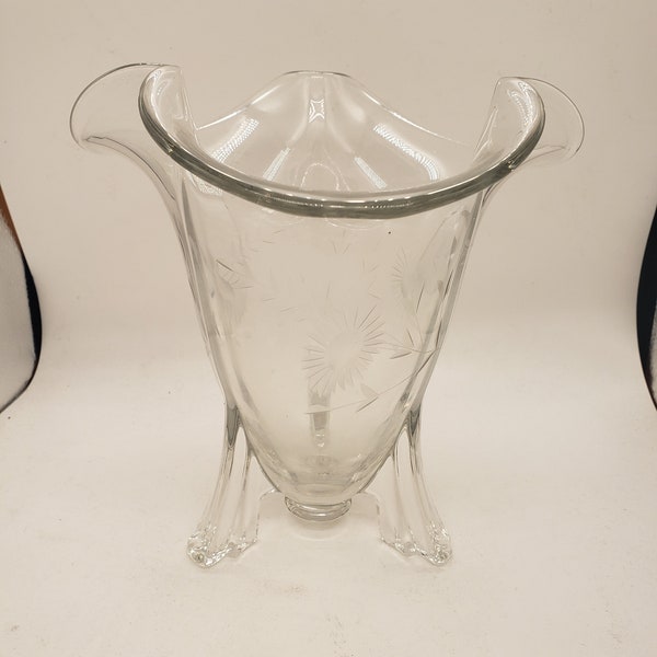 Circa 1940s New Martinsville Flared Rocket Vase with Etched Glass, New Martinsville Rocket Vase, Clear Glass, Good Condition, No Chips
