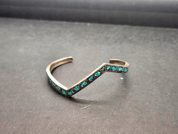 Vintage Art Deco Navajo Cuff Bracelet - Sterling Silver Zig Zag Inlaid Turquoise Chip - Native American Jewelry