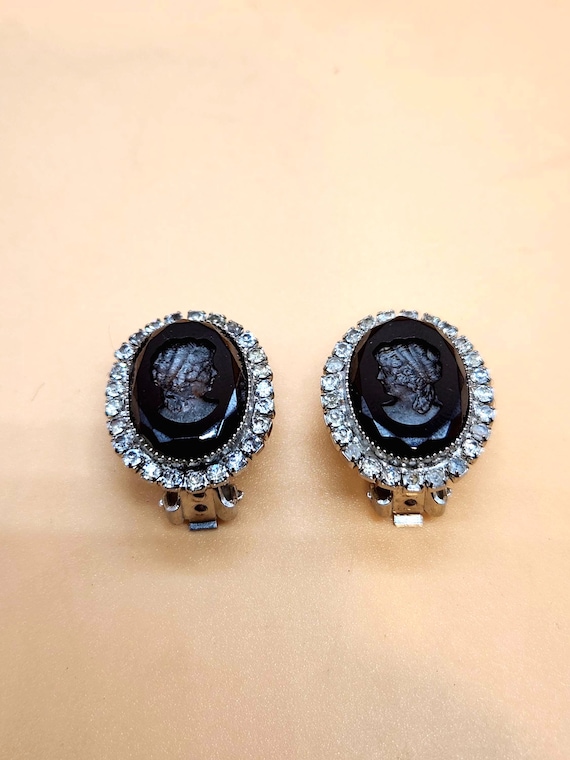 Vintage 1950s Hobe Rhinestone Cameo Clip On Earrings: Black Intaglio