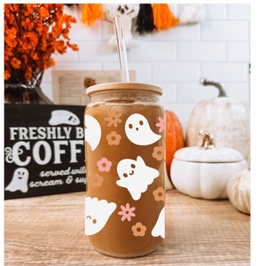 Halloween Cute Ghost Glass Cup with Lid and Straw, Fall Iced Coffee Glass, Spooky Season Gift, Halloween Party Theme for Coffee Lovers.