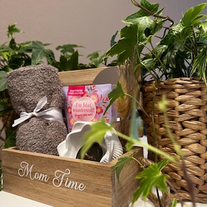 Handmade Muttertagsgeschenk für Mama | Mom Time Geschenkbox | Holzbox mit Raysin Teelichthalter | Wellness Geschenk