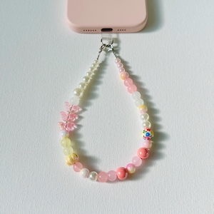 12,5-Zoll-Pastellperlen-Anhängerband mit rosa Schmetterlingsanhängern und Lanyard-Befestigung