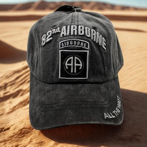 Hoed van de 82nd Airborne Division. Legerhoed. AA-patch helemaal op de pet. Officieel gelicentieerde, gewassen zwarte verstelbare hoed van het Amerikaanse leger. Veteranenhoed
