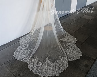 Patelförmiger Tüllschleier mit Borte, langer Brautschleier, gewellter Tüllschleier mit Kamm, Kathedralen-Hochzeitsschleier, Hochzeitsschleier, individuelle Länge.