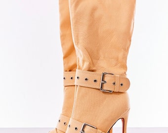 Women’s tied toe boots