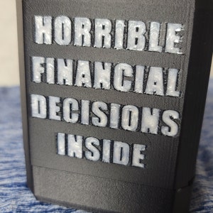 Deck Box MTG EDH Decisiones financieras horribles