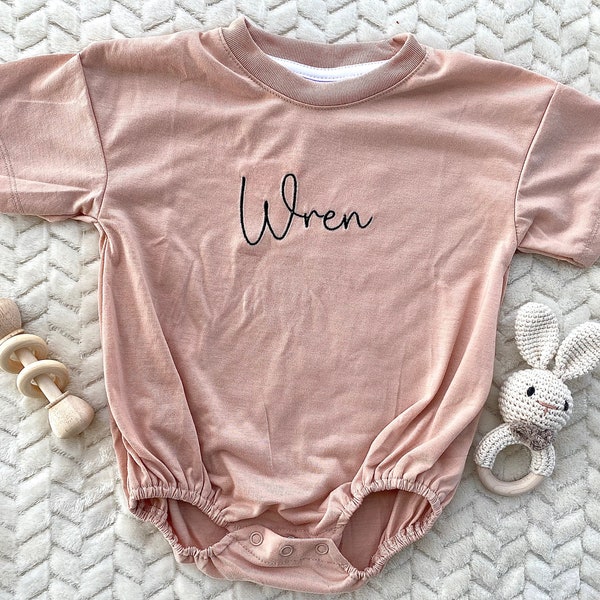 Personalized baby bubble romper // Custom summer outfit for baby boy or girl // Gender neutral coming home outfit // Baby announcement //