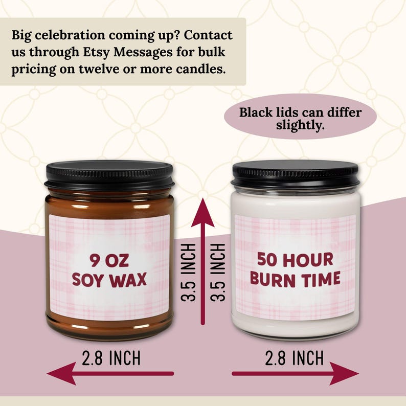 Puede incluir: Dos frascos de vidrio con tapas negras, cada uno de 7,1 cm de di&aacute;metro y 8,9 cm de alto. Un frasco contiene cera marr&oacute;n y dice "9 OZ SOY WAX". El otro frasco contiene cera blanca y dice "50 HOUR BURN TIME."