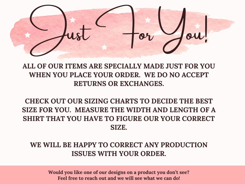 以下が含まれることがあります： ピンク色の水彩背景に、筆記体で「Just For You!」と書かれたグラフィック。 下のテキストでは、返品、交換、サイズに関するショップのポリシーが詳しく説明されており、デザインのリクエストについてお客様に連絡するように促しています。