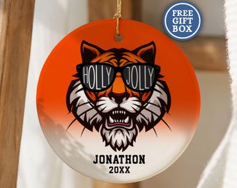 Adorno navideño personalizado con mascota de tigre, adorno navideño personalizado de tigre, tigre alegre con gafas de sol, regalo con colores de equipo personalizados O112