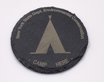 Marcador de campamento Adirondack NYS - Posavasos de pizarra grabados con láser