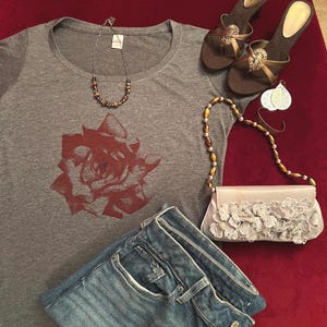 Rust Rose on Women's Gray T-Shirt Scoop Neck