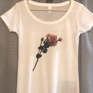 Women&#39;s White Tee-Scoop Neck Polly Pink Rose Design