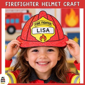 Puede incluir: Un casco de bombero de papel rojo con un emblema de escudo amarillo que presenta el texto FIRE FIGHTER y el nombre LISA impreso en negro, junto con un pequeño gráfico de llama naranja centrado en la parte frontal del casco.