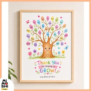 Puede incluir: Un cuadro enmarcado con un diseño de árbol, cada hoja muestra un nombre. El árbol tiene una cara sonriente y un tronco en forma de corazón. El texto "Thank You for helping us GROW!" está debajo, con "Love, from all of us".