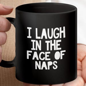 Taza con cita divertida, taza con la frase "Me río en la cara de las siestas", taza de café humorística, regalo sarcástico, regalo de taza único, taza con humor de oficina, regalo de broma