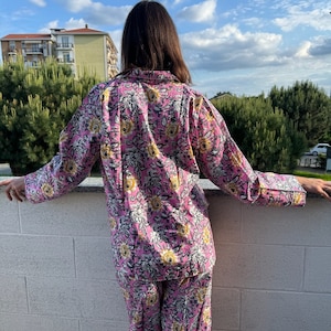 Pyjama van puur biologisch katoen - Pyjamaset gemaakt in India - Nachtkledingset met kleurrijk patroon - Lange damespyjama