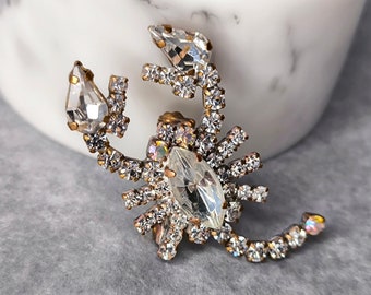 Spilla con scorpione in strass - spilla vintage con scorpione in strass, gioielli in cristallo ceco con zodiaco, spilla con strass ceca, regalo vintage