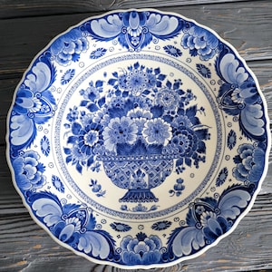 Royal Delft Väggtallrik 1989, Handmålad Blomkorg, Delftblå 29,5 cm De Porceleyne Fles Nederländerna Holländsk Delftgods