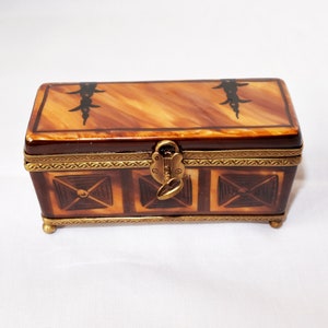 Vintage Limoges France trinket box Hand painted Limoges Porcelain trinket box, Limoges Pill box, Limoges box