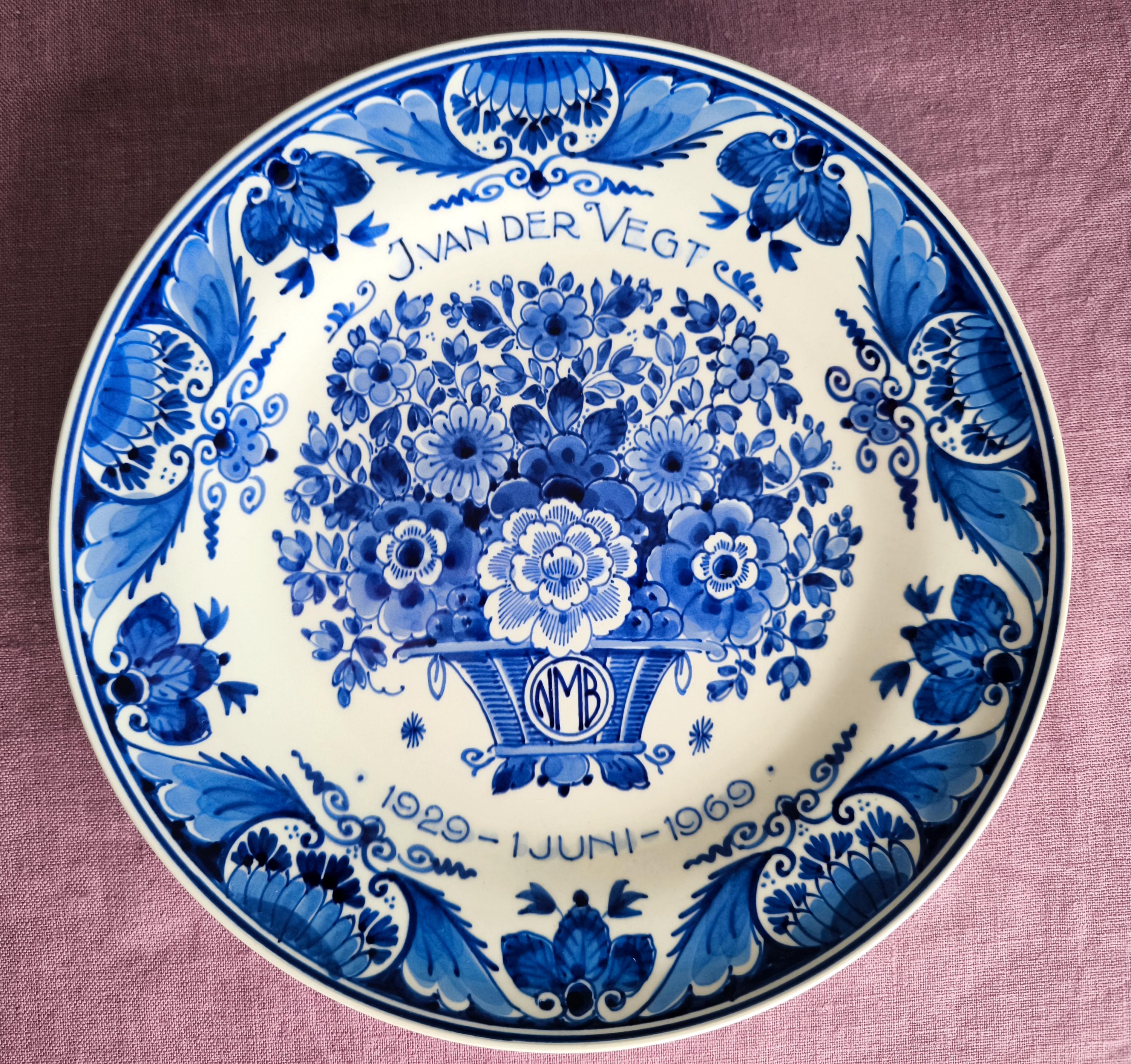  Delft フラワーモチーフ プレート 1905年製 Royal Delft Blue 1969 Commemorative Plate – Presented by NMB Bank