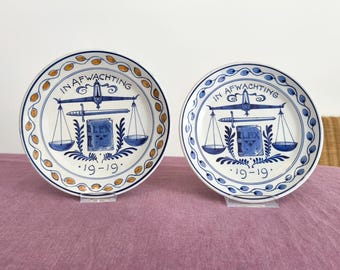 ロイヤルデルフト 1919年 第一次世界大戦後の和平交渉記念皿 2枚 - アンティーク オランダ デルフト焼き コレクターへのギフト - Porceleyne Fles 陶器