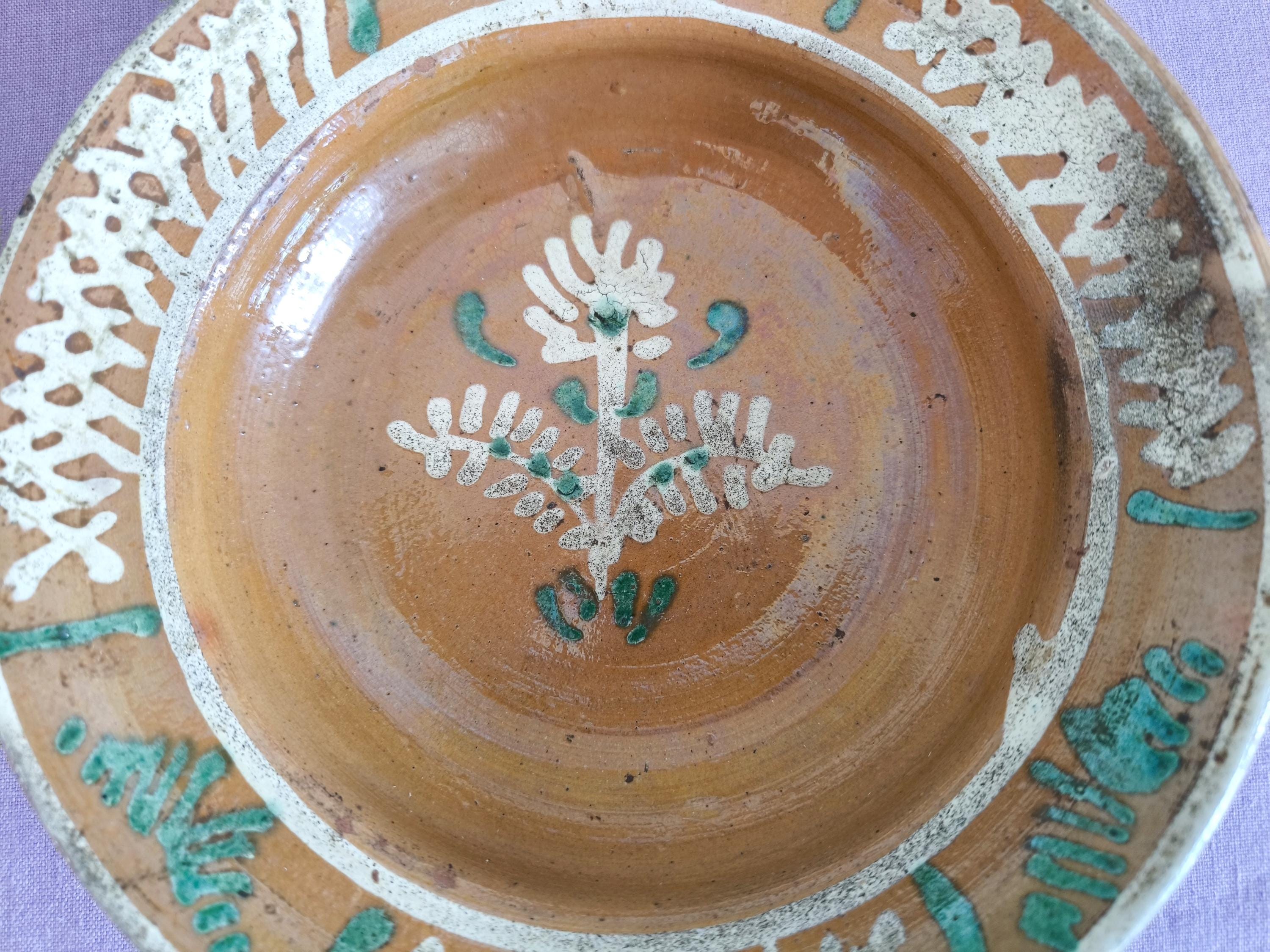 東欧民藝陶器ルーマニアトランシルバニアアンティーク飾り皿プレート アンティーク トランシルヴァニア 手描き陶器プレート - 19世紀